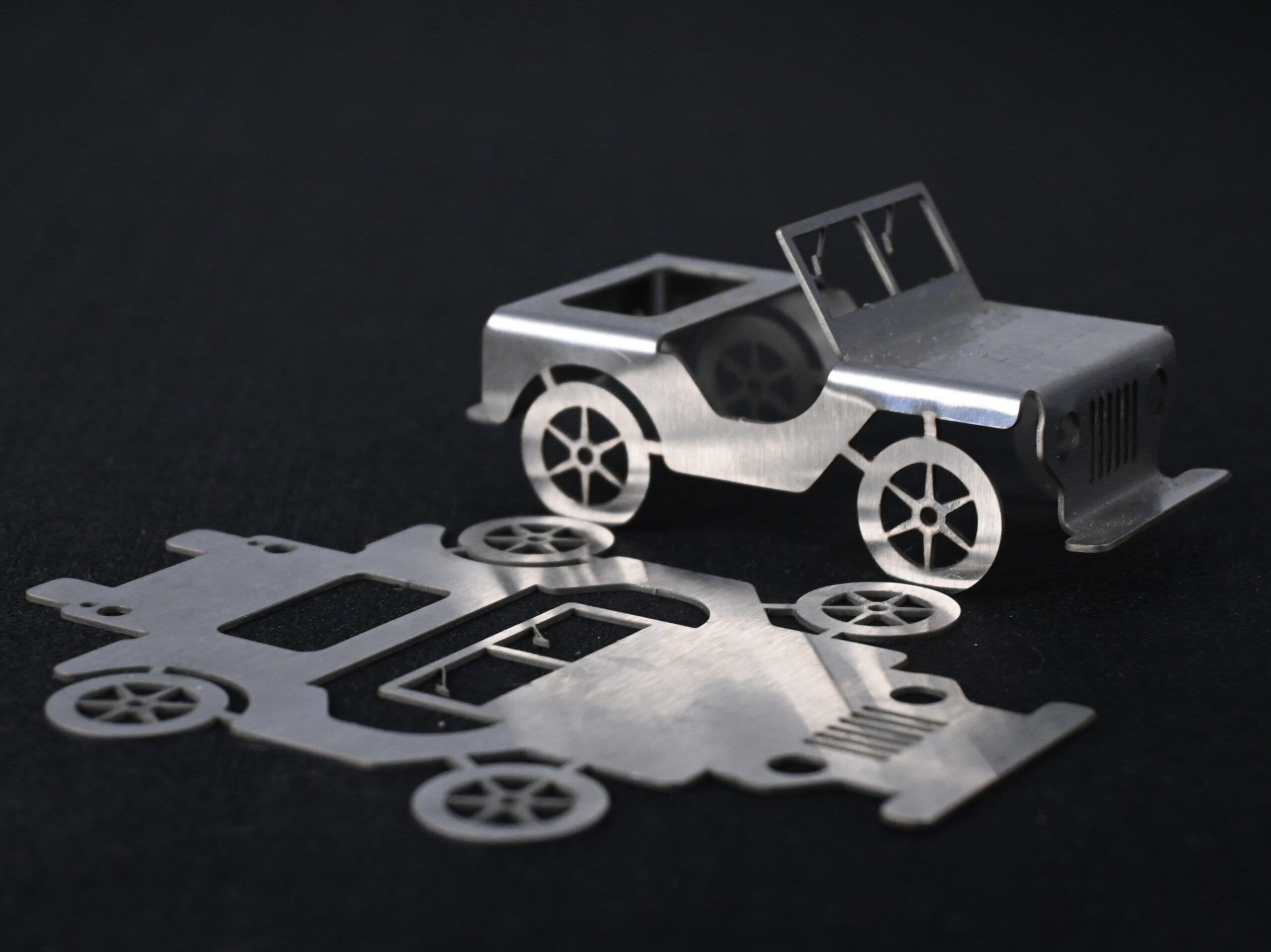 Figura metálica diseñada en 3D y cortada con precisión por SIMET